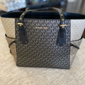 Michael Kors Voyager Handbag.